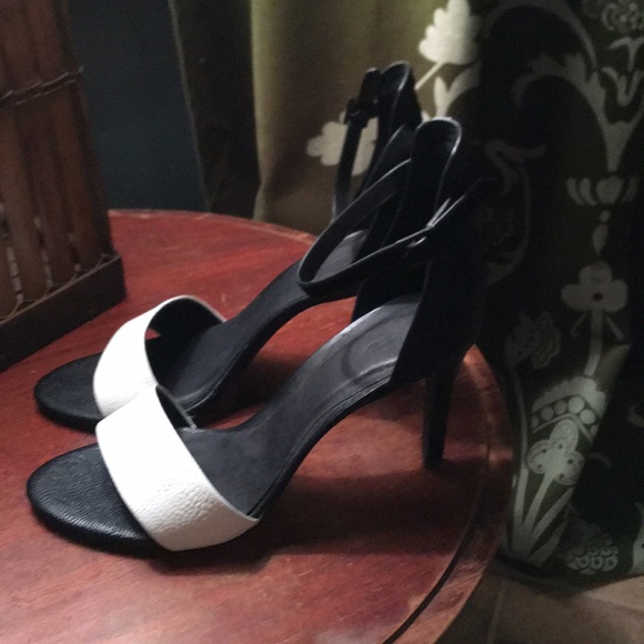 Blk/Wht Ankle Strap Heel size 391/5 worn once - Picture 2 of 4